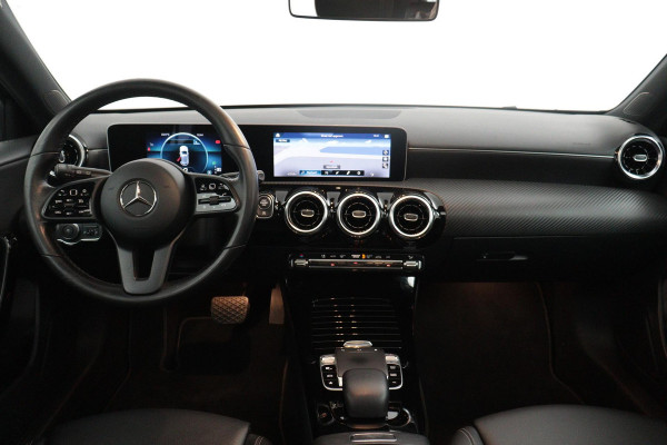 Mercedes-Benz A-Klasse 180 Business Solution Sport Automaat (PANORAMADAK, NAVIGATIE, 1e EIGENAAR, GOED ONDERHOUDEN)