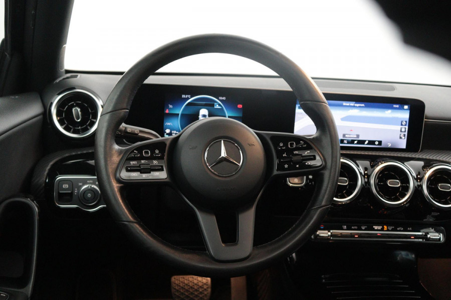 Mercedes-Benz A-Klasse 180 Business Solution Sport Automaat (PANORAMADAK, NAVIGATIE, 1e EIGENAAR, GOED ONDERHOUDEN)
