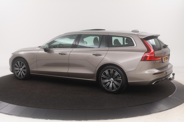 Volvo V60 2.0 T8 Twin Engine Inscription | Carplay | Trekhaak | PDC | Navigatie | Panoramadak | Leder | Stoelverwarming | Full LED