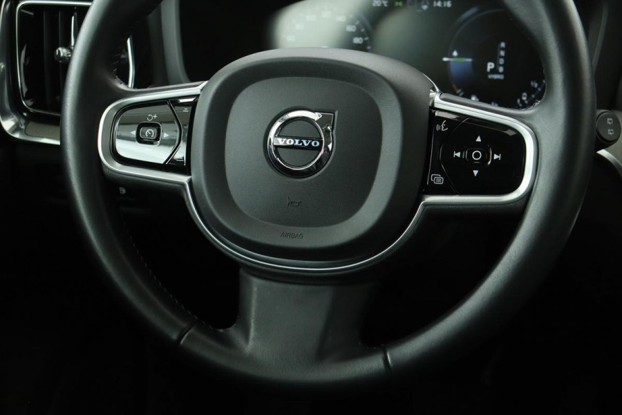 Volvo V60 2.0 T8 Twin Engine Inscription | Carplay | Trekhaak | PDC | Navigatie | Panoramadak | Leder | Stoelverwarming | Full LED