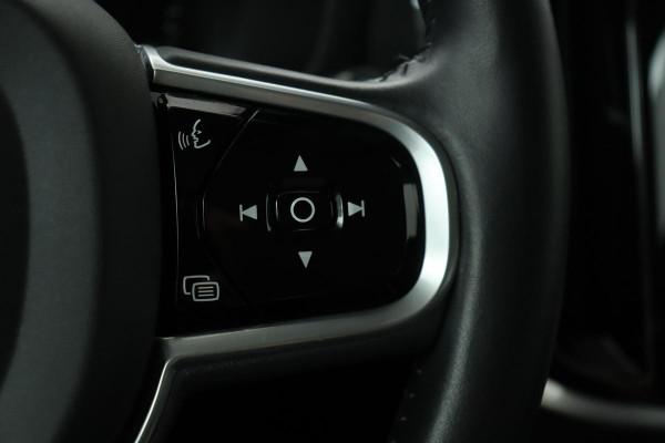 Volvo V60 2.0 T8 Twin Engine Inscription | Carplay | Trekhaak | PDC | Navigatie | Panoramadak | Leder | Stoelverwarming | Full LED