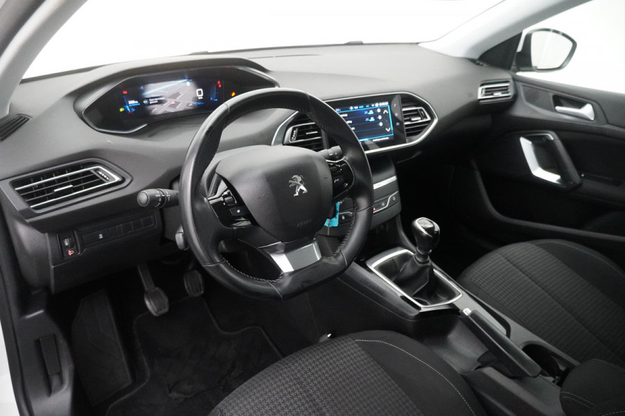 Peugeot 308 BWJ 2021 / 1.2 PT 111 PK Active Pack | NWE APK! / Virtual cockpit / Clima / Trekhaak / Carplay / DAB / Cruise / Navi / PDC / LMV