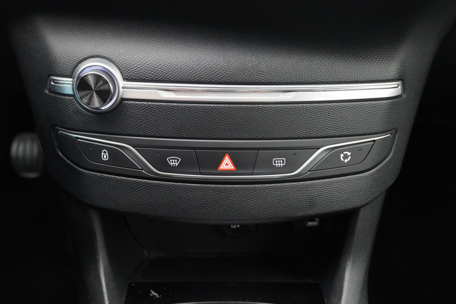 Peugeot 308 BWJ 2021 / 1.2 PT 111 PK Active Pack | NWE APK! / Virtual cockpit / Clima / Trekhaak / Carplay / DAB / Cruise / Navi / PDC / LMV