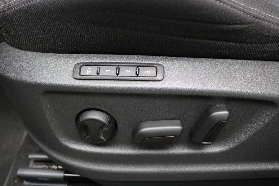 Škoda Karoq 1.0 TSI Style Business Autom Xenon Led G-navi Keyless entry/go T-haak Bj:2018