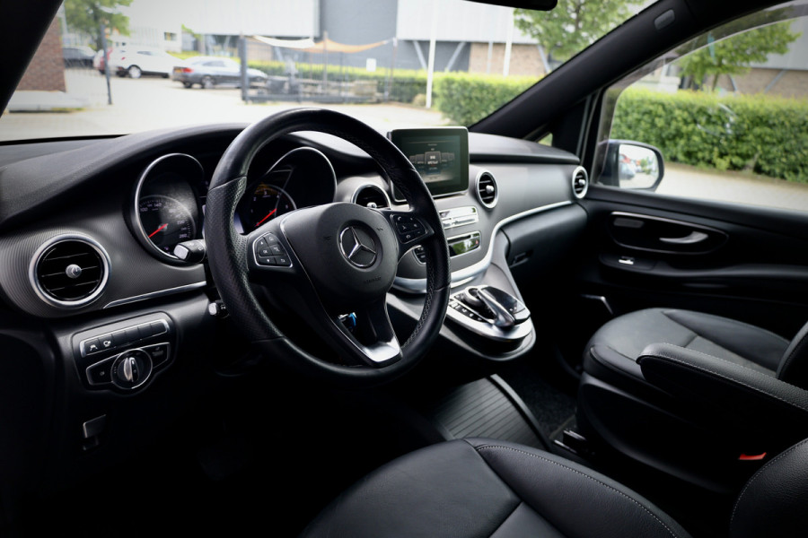 Mercedes-Benz V-Klasse 300d AMG Extra Lang XXL DC | 360 Camera | Burmester | L+R Schuifdeur elek. | Dodehoekassistent | CarPlay | Leder | LED | Dealer onderhouden