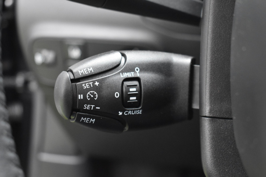Citroën C3 1.2 PureTech S&S Feel Edition Automaat/ECC / CRUISE / NAVI / PARKEERSENSOREN/2-TONE