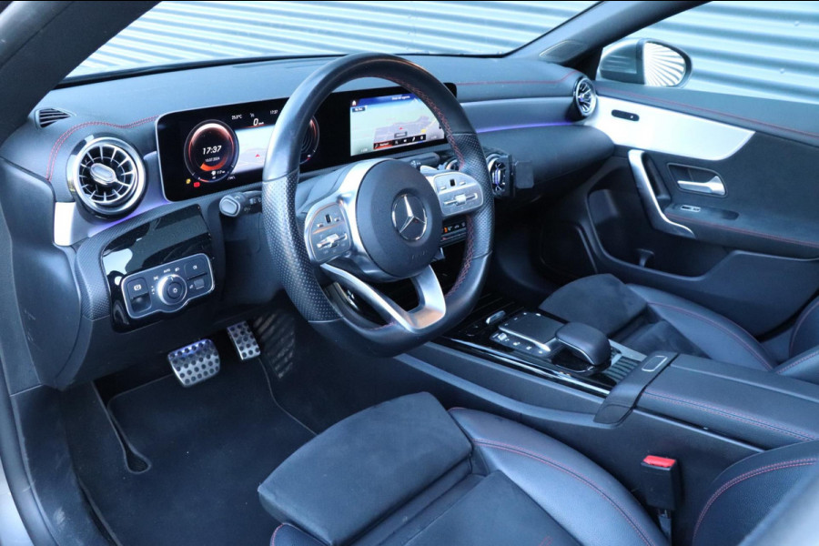 Mercedes-Benz CLA-Klasse Shooting Brake 180 AMG | Pano / Sfeerverlichting / Widescreen / VOL!