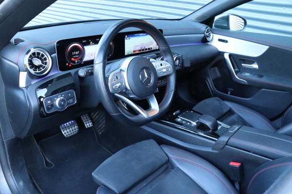 Mercedes-Benz CLA-Klasse Shooting Brake 180 AMG | Pano / Sfeerverlichting / Widescreen / VOL!