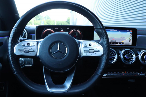 Mercedes-Benz CLA-Klasse Shooting Brake 180 AMG | Pano / Sfeerverlichting / Widescreen / VOL!