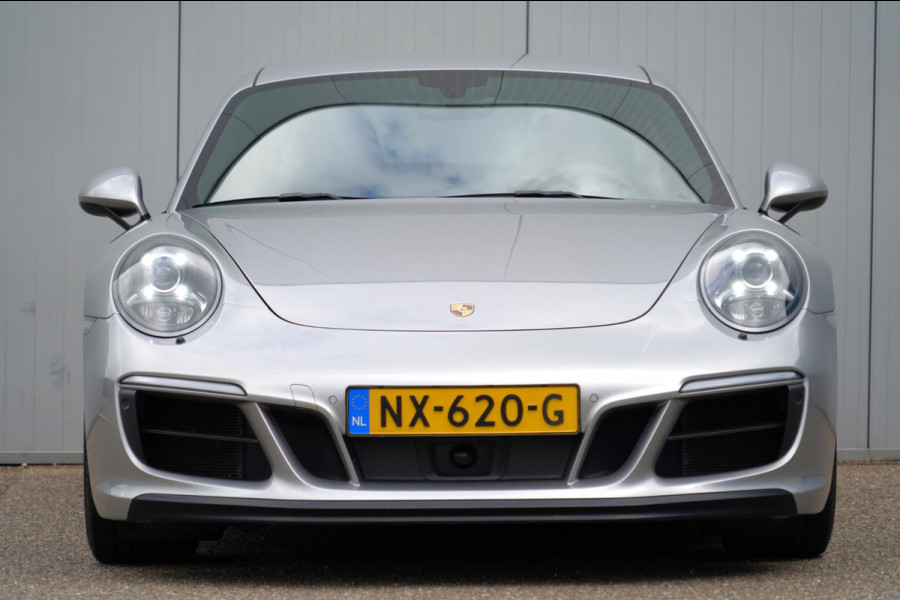 Porsche 911 3.0 Carrera GTS / 4wielbesturing / Sport Chrono / Sportuilaat / Dealer onderhouden / NL-Auto!