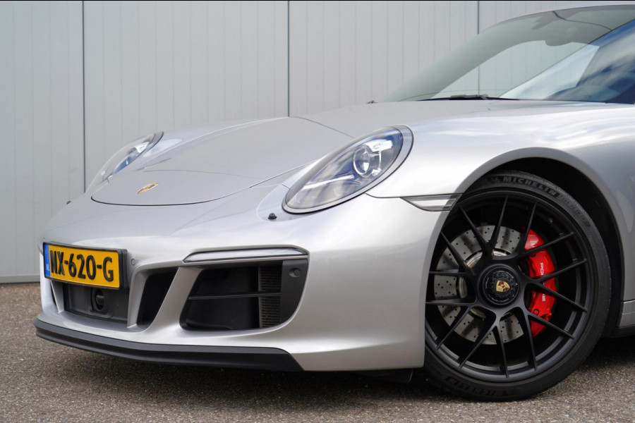 Porsche 911 3.0 Carrera GTS / 4wielbesturing / Sport Chrono / Sportuilaat / Dealer onderhouden / NL-Auto!