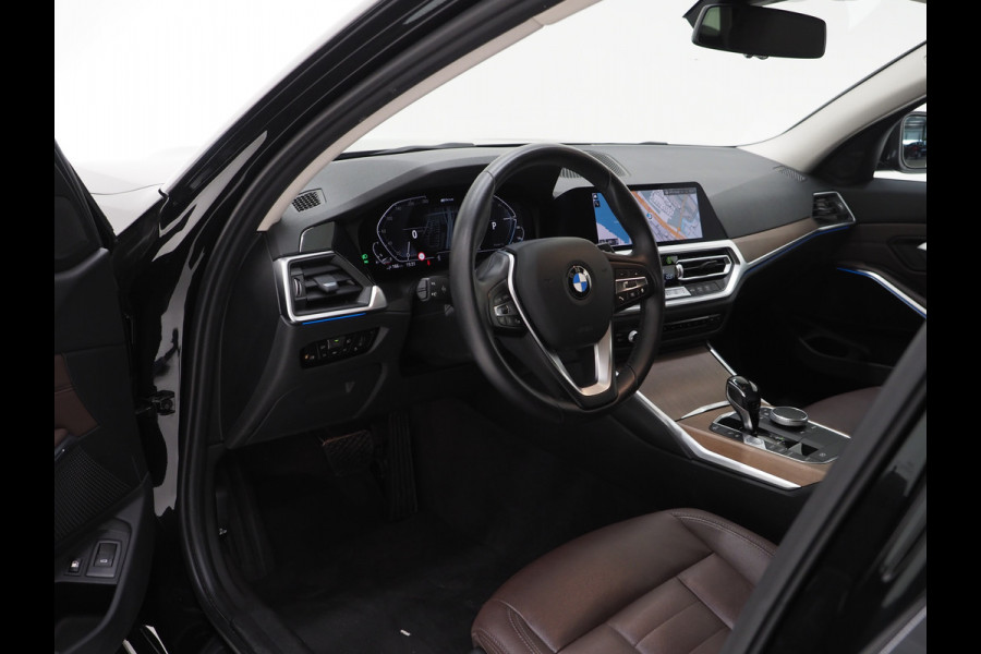 BMW 3 Serie Touring 330e | Leder | Carplay | Camera | Trekhaak