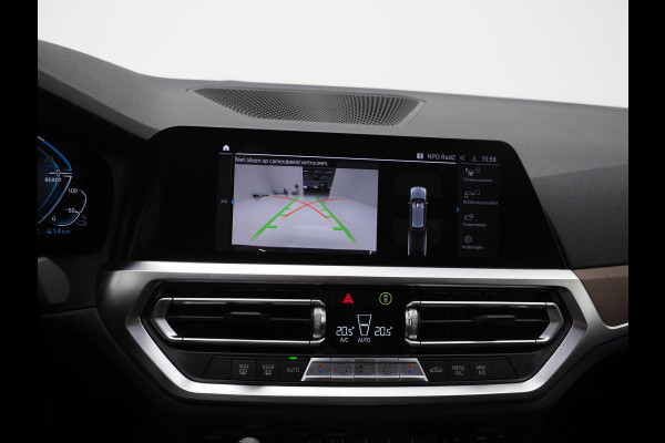 BMW 3 Serie Touring 330e | Leder | Carplay | Camera | Trekhaak