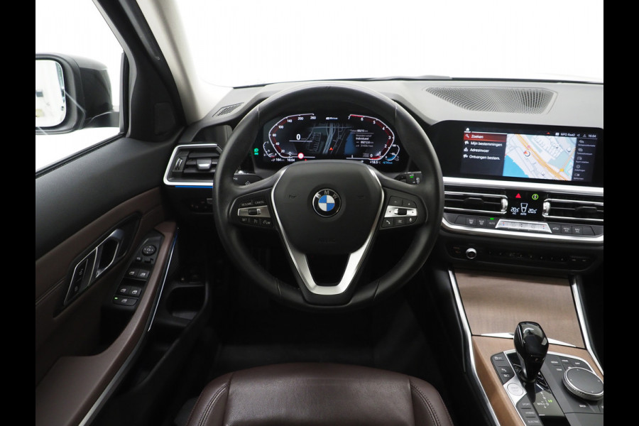 BMW 3 Serie Touring 330e | Leder | Carplay | Camera | Trekhaak