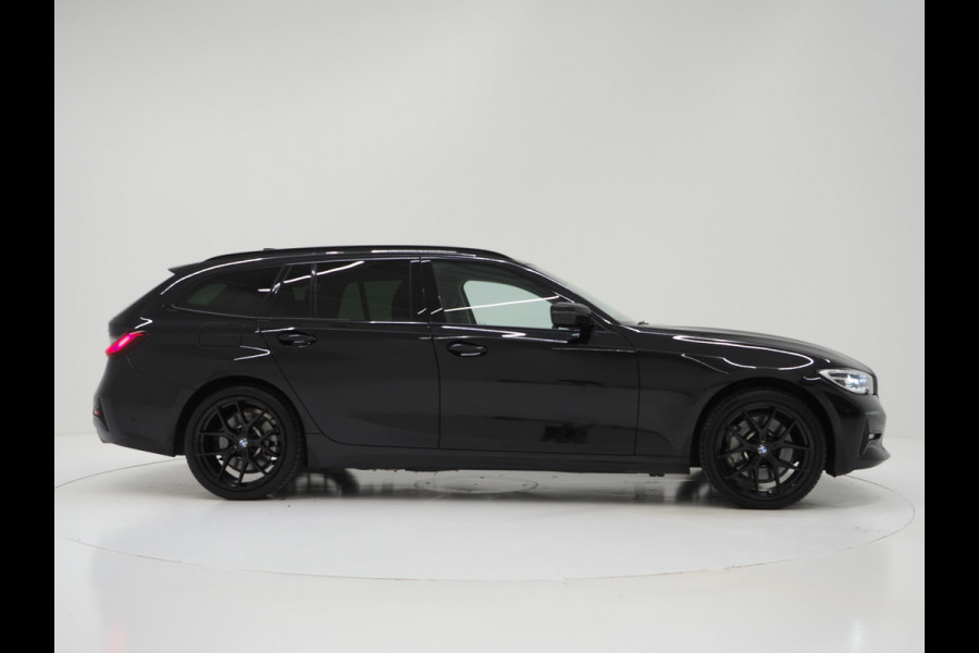 BMW 3 Serie Touring 330e xDrive High Executive | Head UP | Camera | Sportstoelen | Sfeerverlichting | Keyless