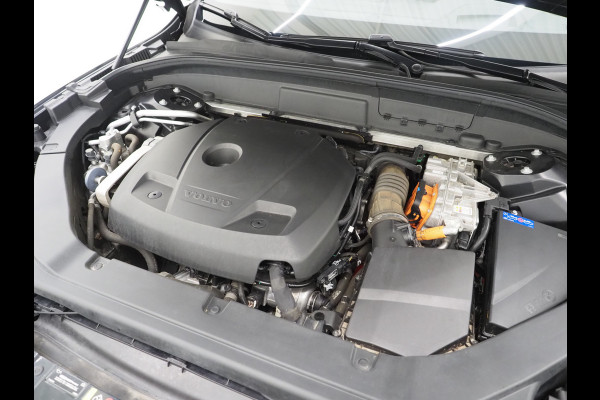 Volvo XC60 2.0 T8 Twin Engine AWD R-Design | Panoramadak | Bowers&Wilkins | Pilot Assist | 360 | Head Up