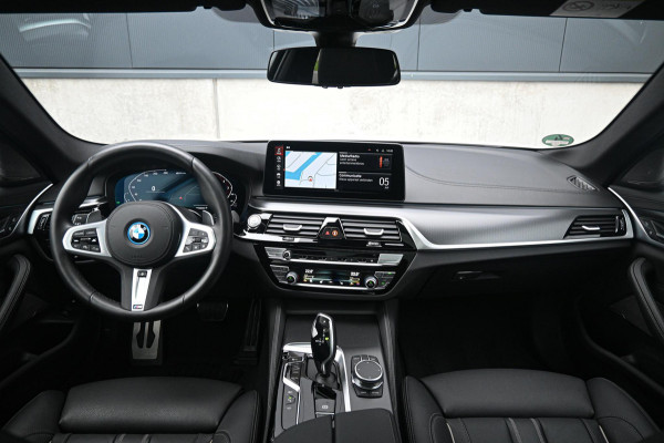 BMW 5 Serie Touring 530e xDrive *M-Sport / HUD / Panorama / Soft-Close / Surround View*