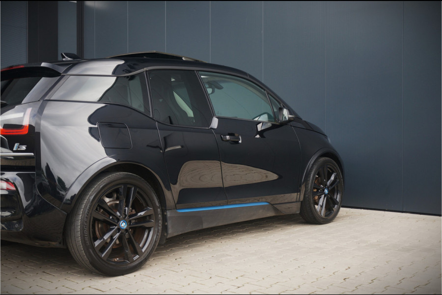 BMW i3 S 120Ah 42 kWh | Panoramadak | Leer | Camera | Keyless | Warmtepomp | Navigatie Prof. | Stoelverwarming | DAB | BTW | NAP | Led | Aut. Airco | Groot Scherm | Dealer Onderhouden |