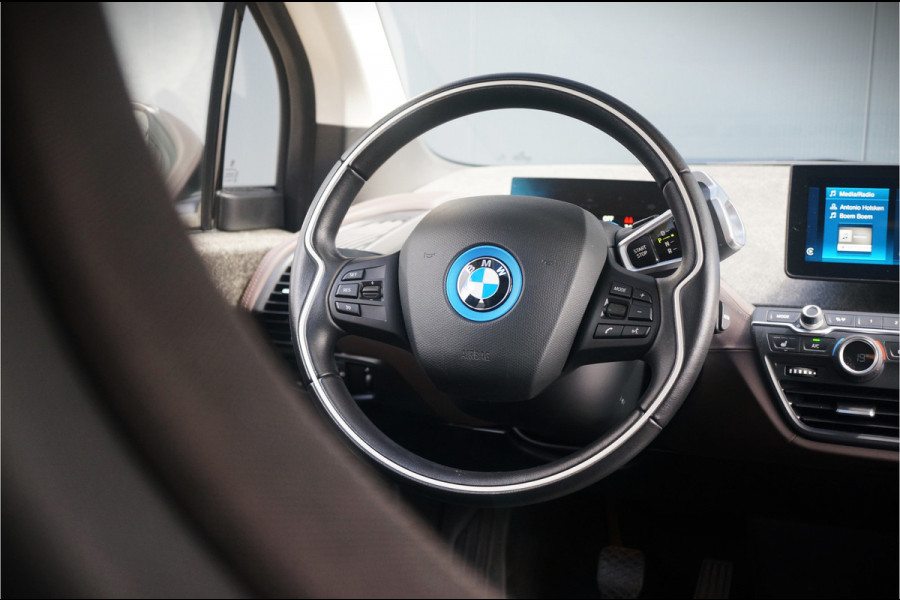 BMW i3 S 120Ah 42 kWh | Panoramadak | Leer | Camera | Keyless | Warmtepomp | Navigatie Prof. | Stoelverwarming | DAB | BTW | NAP | Led | Aut. Airco | Groot Scherm | Dealer Onderhouden |