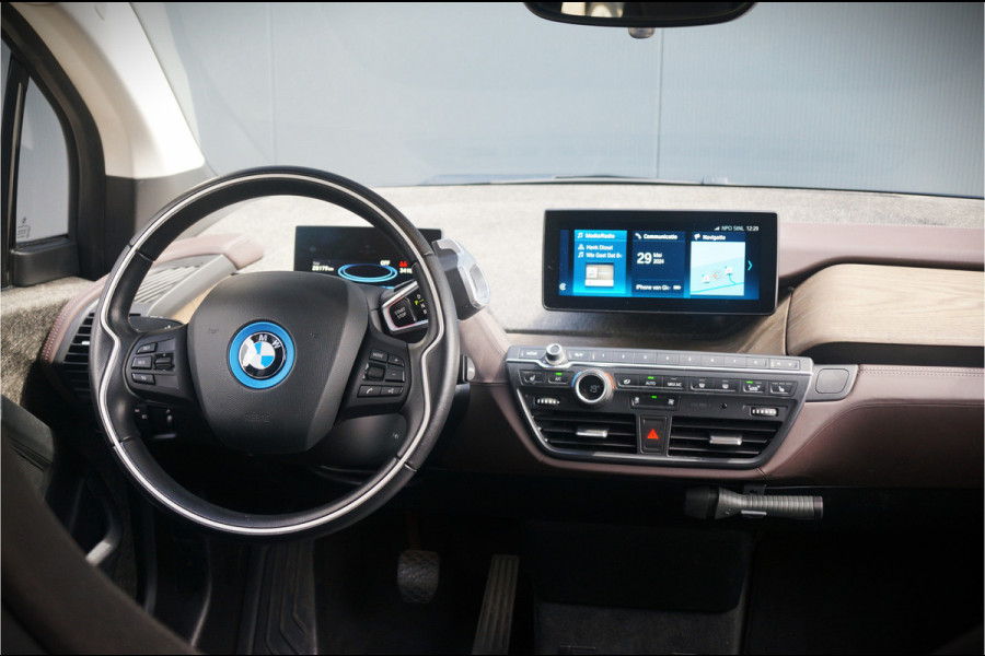 BMW i3 S 120Ah 42 kWh | Panoramadak | Leer | Camera | Keyless | Warmtepomp | Navigatie Prof. | Stoelverwarming | DAB | BTW | NAP | Led | Aut. Airco | Groot Scherm | Dealer Onderhouden |