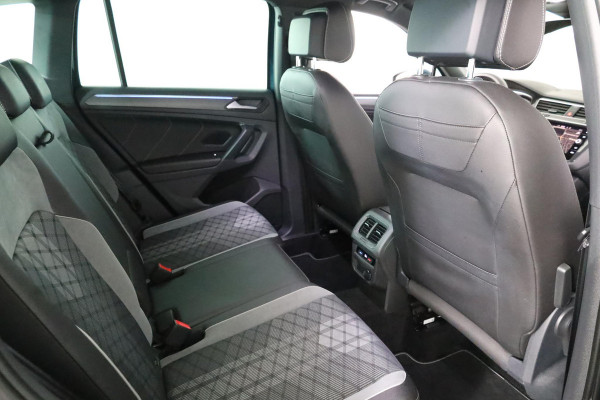 Volkswagen Tiguan 1.4 TSI eHybrid R-Line Business 245PK | Trekhaak | 360 graden camera | Head up display | Assistentie pakket |