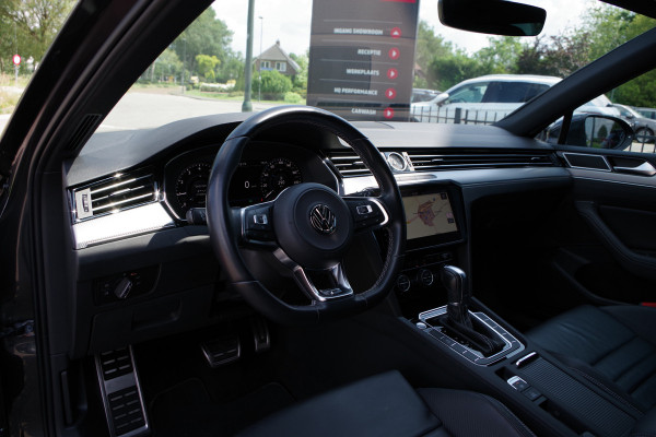 Volkswagen Passat Variant 1.5 TSI 150 PK Automaat R-Line Highline Business. Adap. Cruise Control, Trekhaak, Camera, CarPlay