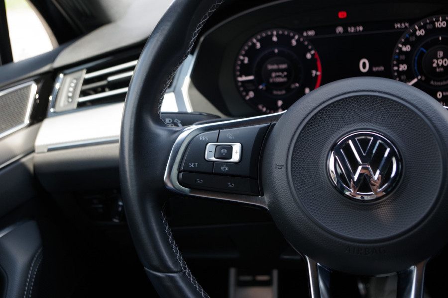 Volkswagen Passat Variant 1.5 TSI 150 PK Automaat R-Line Highline Business. Adap. Cruise Control, Trekhaak, Camera, CarPlay