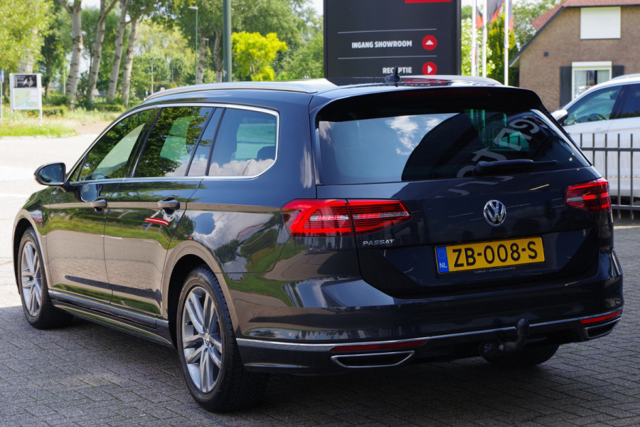 Volkswagen Passat Variant 1.5 TSI 150 PK Automaat R-Line Highline Business. Adap. Cruise Control, Trekhaak, Camera, CarPlay