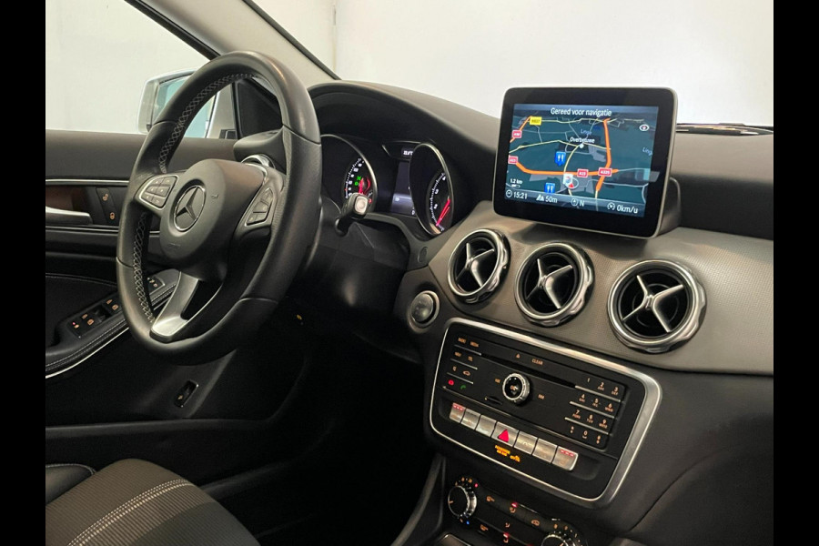 Mercedes-Benz GLA 180 / Distronic / Standkachel / Keyless / Stoelverwarming