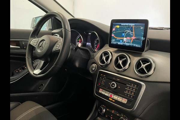 Mercedes-Benz GLA 180 / Distronic / Standkachel / Keyless / Stoelverwarming