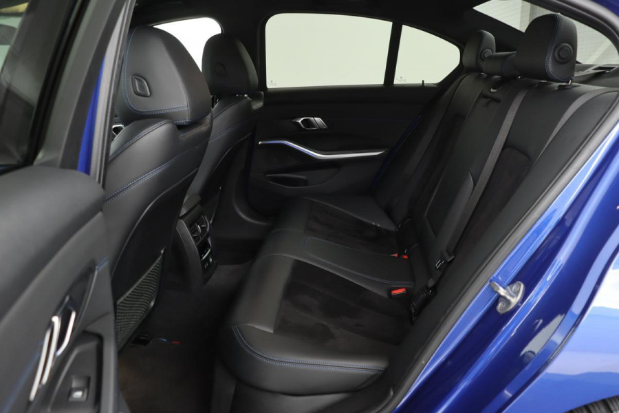 BMW 3-serie 320i M Sport | Executive Edition | Head-up | Camera | Stoelverwarming | HiFi | Alcantara | Park Assist | Sportstoelen | Carplay