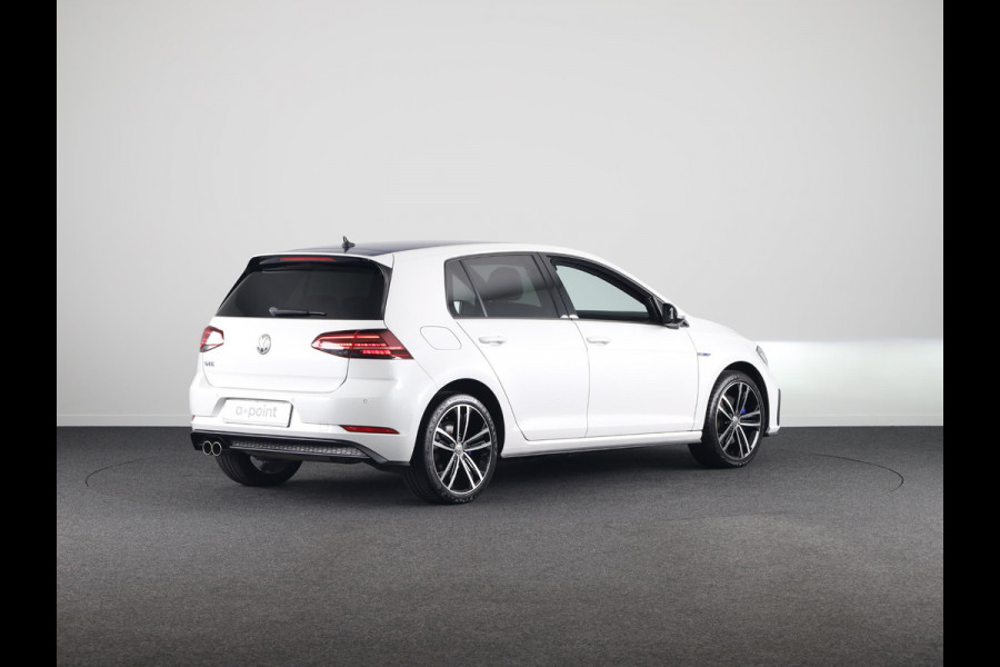 Volkswagen Golf 1.4 TSI PHEV GTE PHEV 204PK DSG | Lederen bekleding | IQ LED koplampen | 18"Lm velgen |