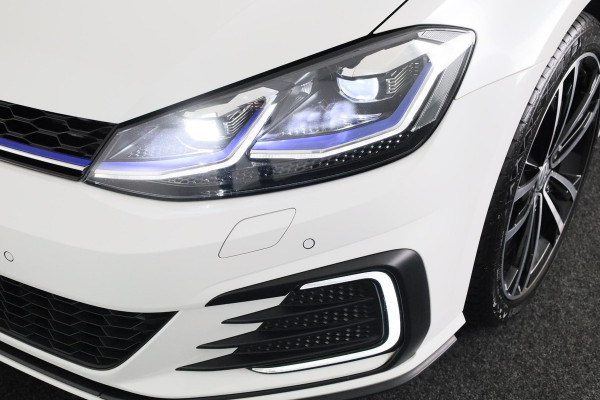 Volkswagen Golf 1.4 TSI PHEV GTE PHEV 204PK DSG | Lederen bekleding | IQ LED koplampen | 18"Lm velgen |