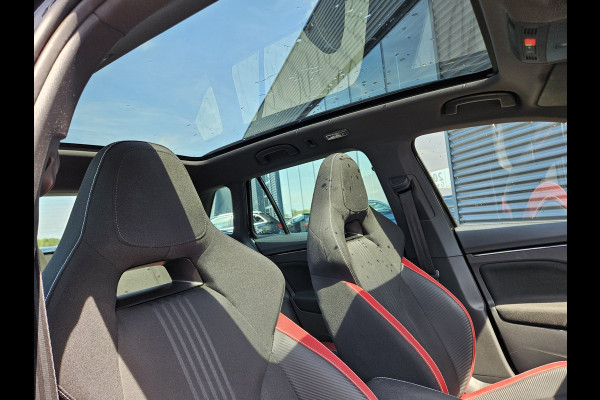 Škoda Kamiq 1.5 TSI ACT Monte Carlo 150pk DSG | Panodak | Trekhaak af Fabriek | Camera | Sportstoelen Verwarmd | LED | Apple Carplay | Navi Full Map |