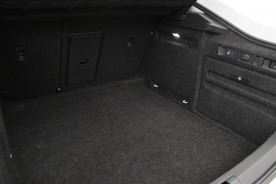 Škoda Superb 1.5 TSI Business Edition | Trekhaak | Stoelverwarming | Carplay | Full LED | Memory | Camera | Keyless | Cruise control