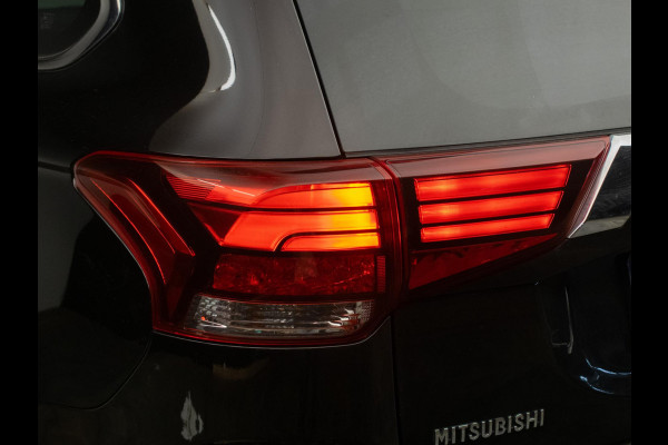 Mitsubishi Outlander 2.4 PHEV Intense Sport (APPLECARPLAY,CAMERA,PDC,KEYLESS,CRUISE,SPORTSTOELEN,LM VELGEN,NETTE STAAT)