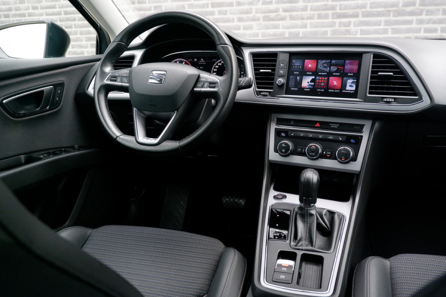 Seat León ST 1.5 TSI Xcellence Afn. trekhaak | Virtual | LED | Navi | PDC | Carplay | Clima