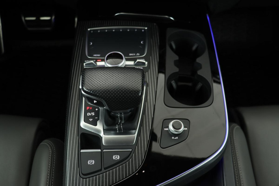 Audi Q7 3.0 TDI quattro S-line | Adaptive cruise | Nachtzicht | Panoramadak | Head-Up | 360 camera | | Bose | Trekhaak | Stoelverwarming | Matrix LED | Keyless | Leder | Achterbankverwarming | Navigatie