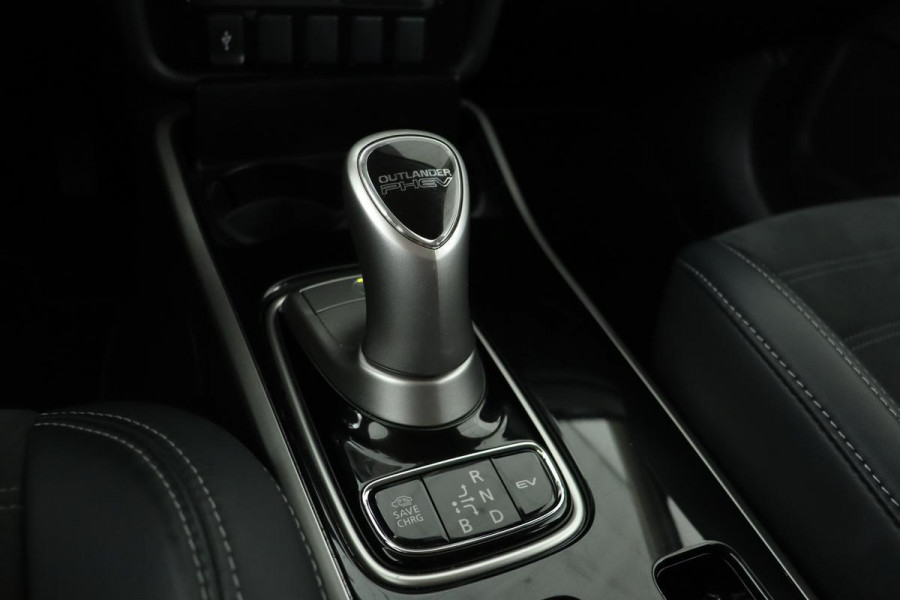 Mitsubishi Outlander 2.4 PHEV Pure | Trekhaak | Camera | Carplay | Keyless | DAB | Cruise control | Climate control | Bluetooth