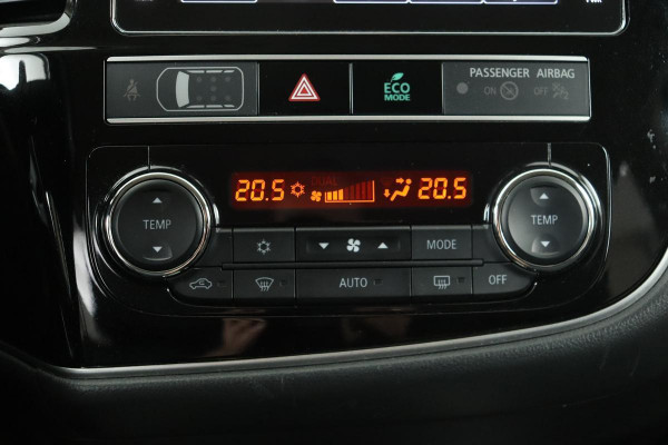 Mitsubishi Outlander 2.4 PHEV Pure | Trekhaak | Camera | Carplay | Keyless | DAB | Cruise control | Climate control | Bluetooth