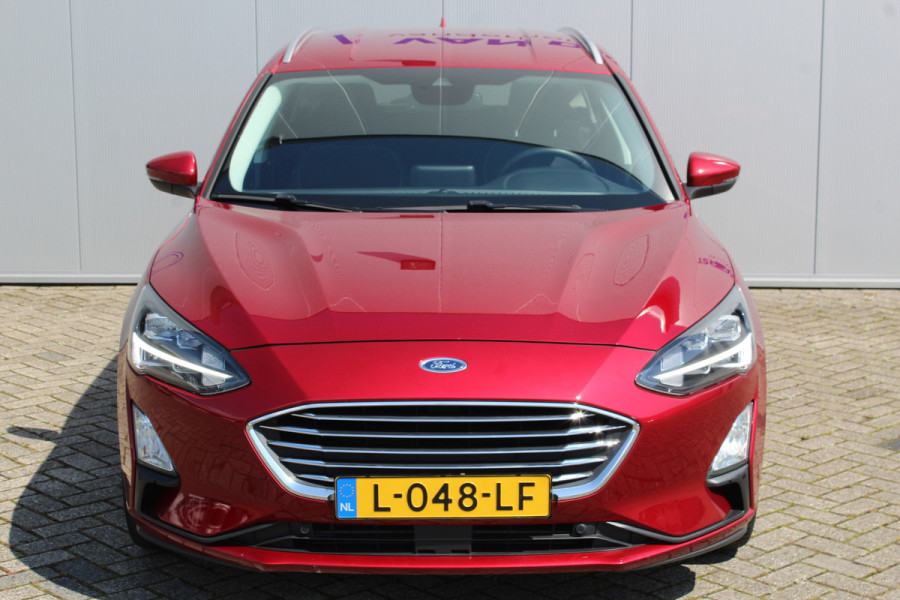 Ford FOCUS Wagon 1.5-150pk EcoBoost Titanium Business. Geweldig mooie en luxe Ford Focus wagon. Slechts 38.000km ! Trekgewicht 1.500kg ! Volautm. airco dual, navigatie, telefoonvoorb., LM wielen, stoel-, stuur- en voorraamverwarming, LED verlichting, trekhaak etc.