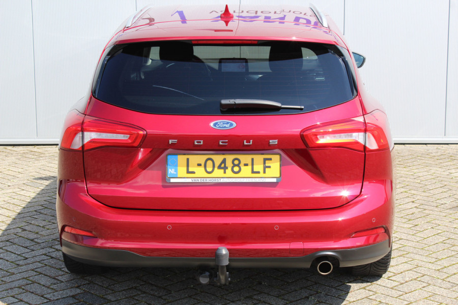 Ford FOCUS Wagon 1.5-150pk EcoBoost Titanium Business. Geweldig mooie en luxe Ford Focus wagon. Slechts 38.000km ! Trekgewicht 1.500kg ! Volautm. airco dual, navigatie, telefoonvoorb., LM wielen, stoel-, stuur- en voorraamverwarming, LED verlichting, trekhaak etc.