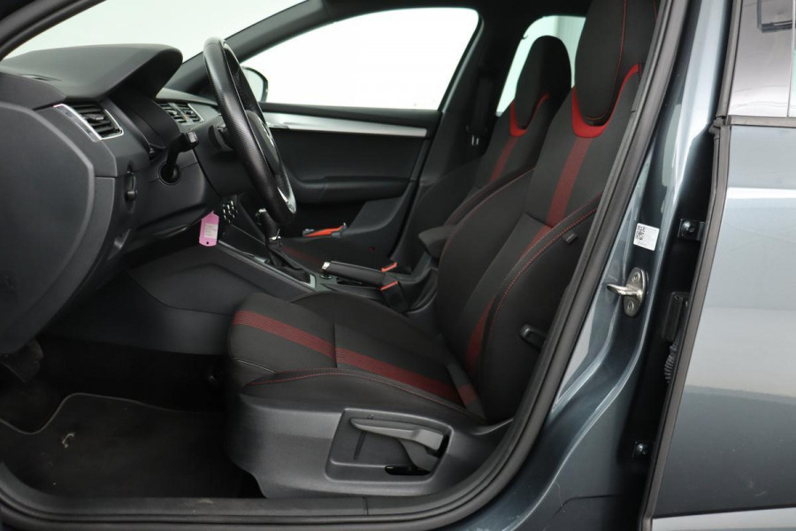 Škoda Octavia 1.5 TSI Sport | DSG | Trekhaak | Carplay | Navigatie | DAB | Climate control | Sportstoelen | Cruise control