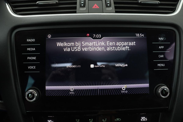 Škoda Octavia 1.6 TDI Ambition | DSG | Panoramadak | Full LED | Trekhaak | Carplay | Navigatie | Climate control | Cruise control | PDC | Getint glas