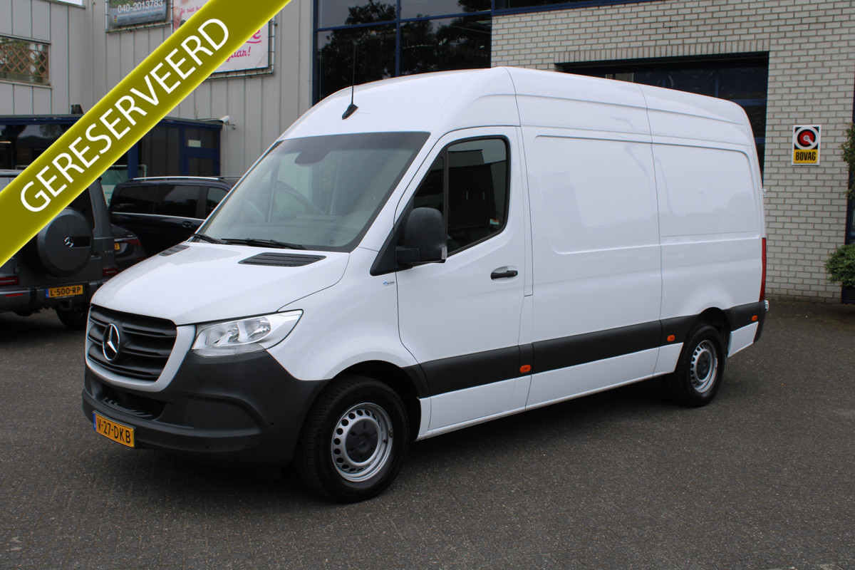 Mercedes-Benz Sprinter 317 CDI L2H2 RWD 3500 kg Trekhaak, MBUX met camera en parkeerpakket, Airbag bijrijder, Etc.