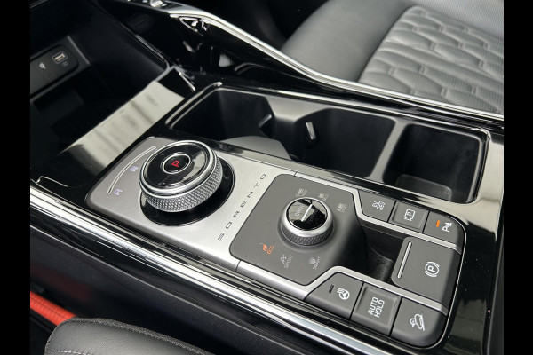 Kia Sorento 1.6 T-GDI Plug-in Hybrid 4WD ExecutiveLine 7p. | Automaat | Camera | Cruise | Navi | Leder | Panorama | Stoelverwarming (Voor & Achter) & Stoelverkoeling | Sensoren |