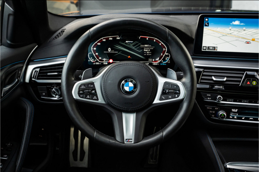 BMW 5 Serie 530e xDrive High Executive M-Sport - Schuifdak | HUD | 360 Camera | HUD | ACC