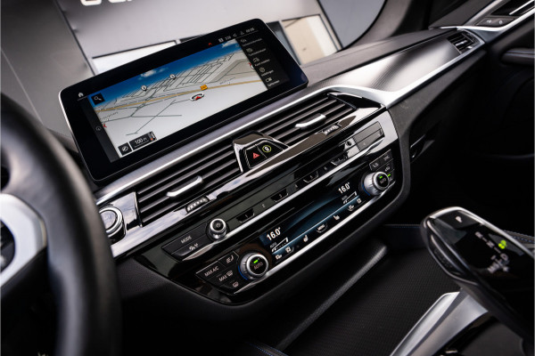 BMW 5 Serie 530e xDrive High Executive M-Sport - Schuifdak | HUD | 360 Camera | HUD | ACC