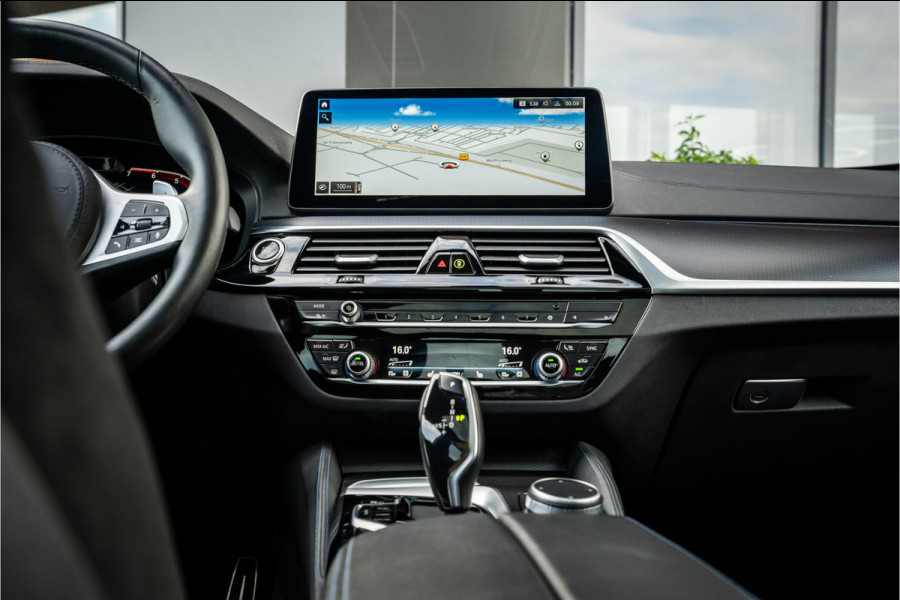 BMW 5 Serie 530e xDrive High Executive M-Sport - Schuifdak | HUD | 360 Camera | HUD | ACC