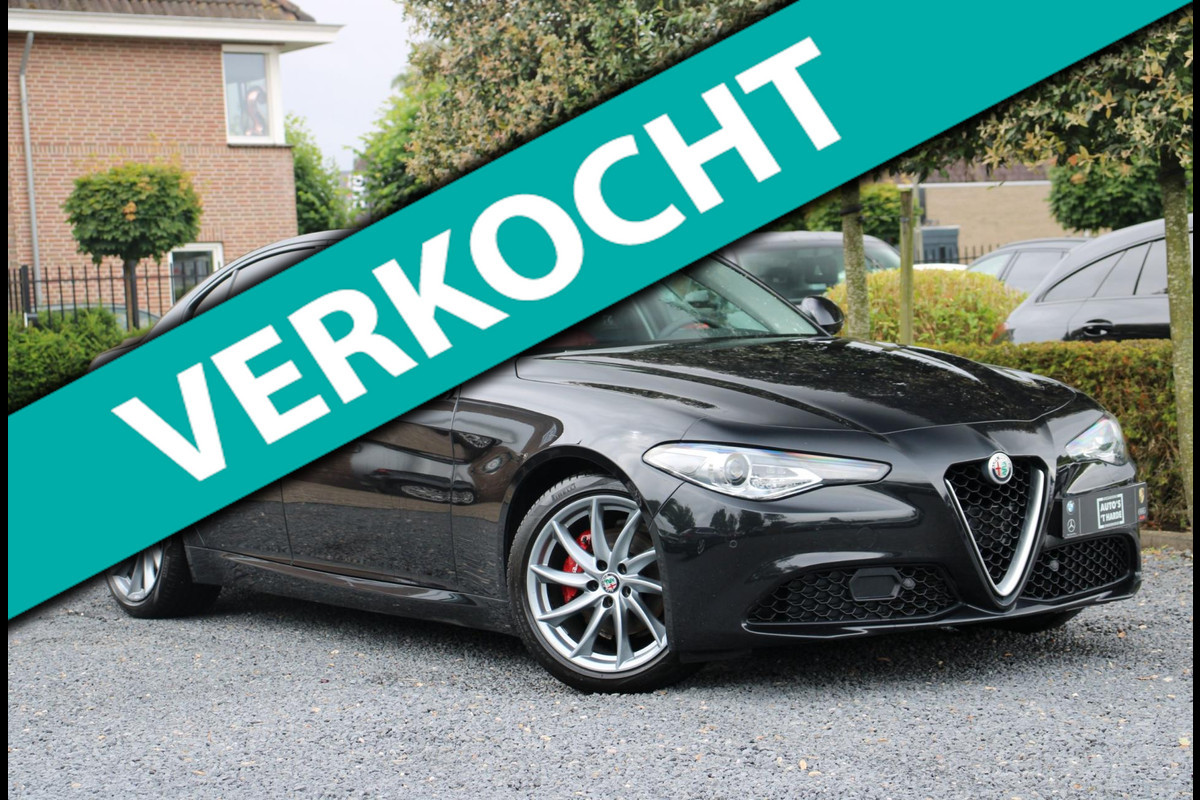 Alfa Romeo Giulia 2.0T Super 200 PK Aut. Adaptive Lane Assist Xenon Camera 18''